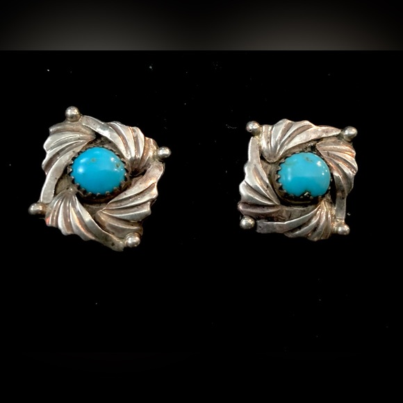 Vintage Native American Sleeping Beauty Turquoise Repoussé 925 Earrings - Picture 9 of 14